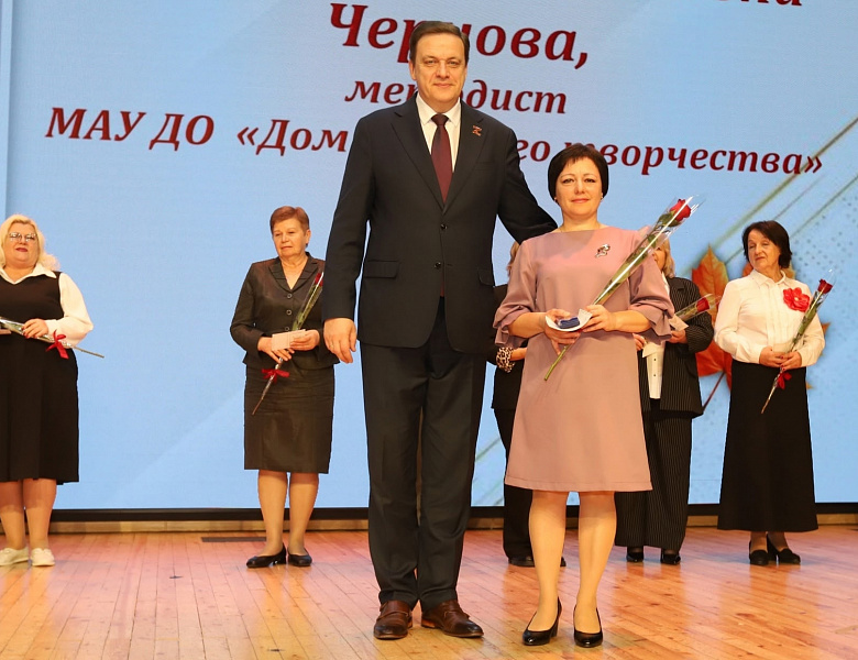 День учителя — праздник особый, полный света, добра и тепла! 